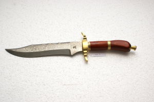 DAMASCUS KNIFE WITH WOODEN HANDLE